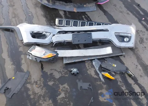 2018 Jeep Compass Latitude 4X4 из США, поврежденный, VIN 3C4NJDBB7JT175648